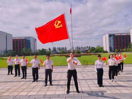 为什么我用爷爷的身份证玩吃鸡一直要人脸识别？游戏画面